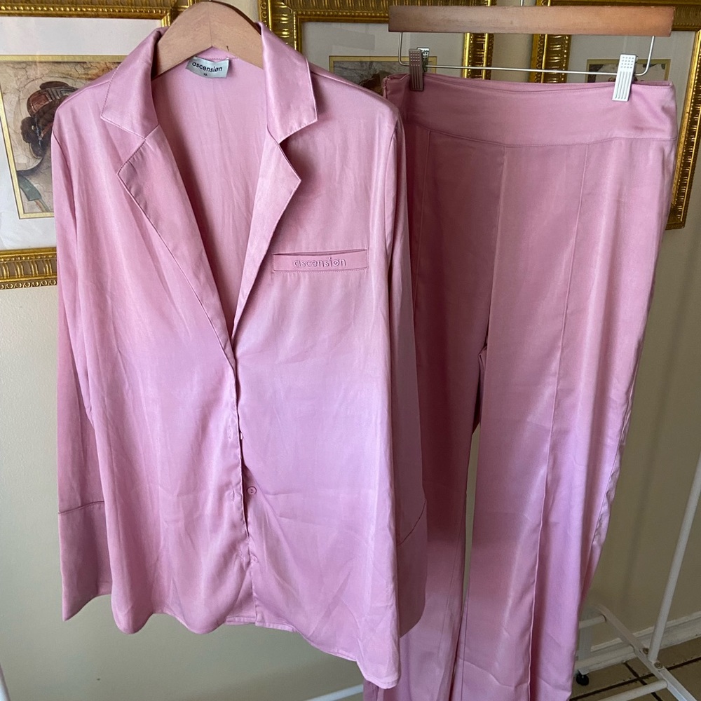 Ascension pink satin set